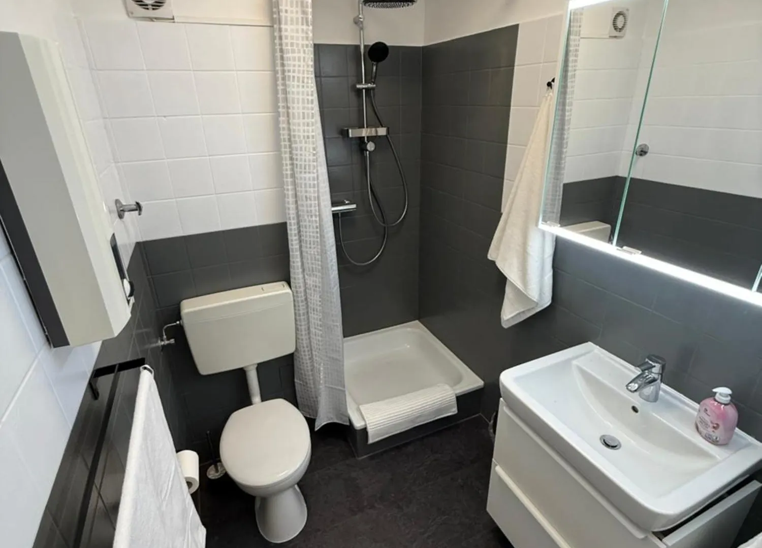 Messe Apartment In Rheinnaehe Кёльн Германия